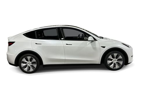 Certified 2023 Tesla Model Y Long Range AWD/4WD image 7