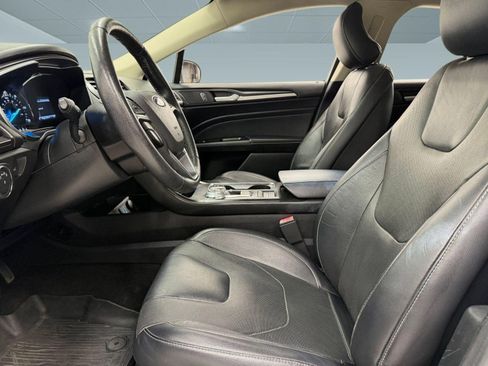 Used 2019 Ford Fusion Energi Titanium FWD image 4