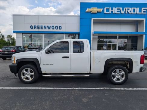 Used 2010 Chevrolet Silverado 1500 W/T RWD image 2