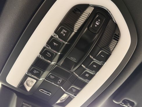 New 2026 Porsche Macan image 35