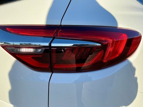 Used 2020 Buick Enclave Essence image 16