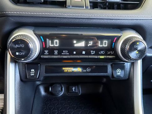 Used 2021 Toyota RAV4 XLE AWD/4WD image 12