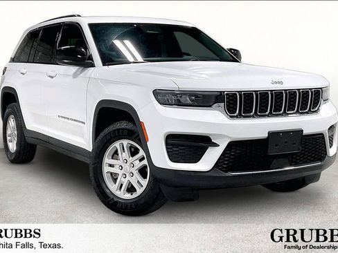 Used 2024 Jeep Grand Cherokee Laredo RWD image 1