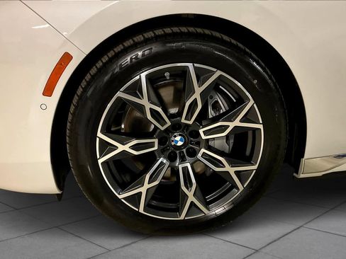 Used 2025 BMW i7 eDrive50 image 11