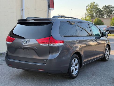 Used 2011 Toyota Sienna LE FWD image 8