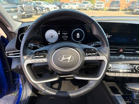 Used 2025 Hyundai Elantra Limited FWD image 14