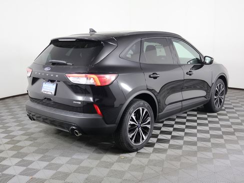 Used 2022 Ford Escape SE w/ SE Sport Appearance Package image 6