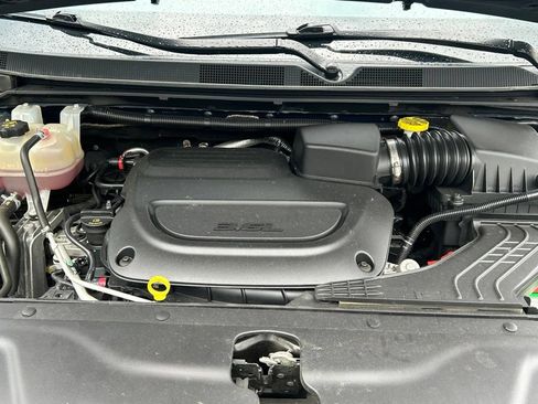 Used 2022 Chrysler Pacifica Touring-L AWD/4WD image 46