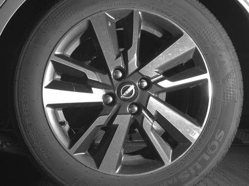 Used 2025 Nissan Versa SV image 14