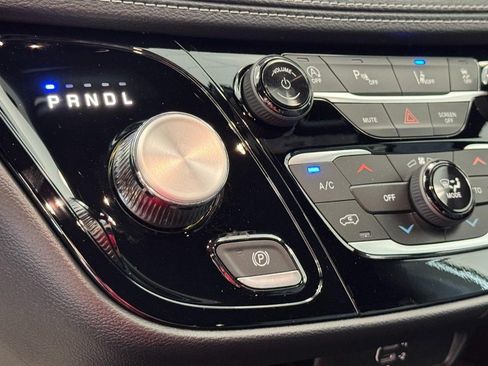 New 2027 Chrysler Pacifica Select w/ Family Tech Group FWD image 18