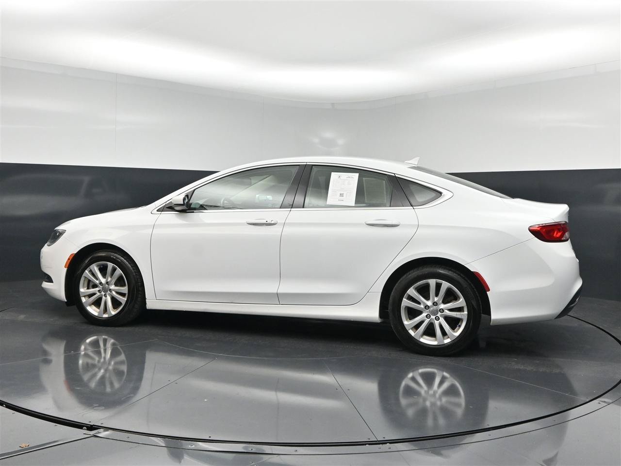 Used 2017 Chrysler 200 Limited Platinum w/ Comfort & Convenience Group FWD image 8