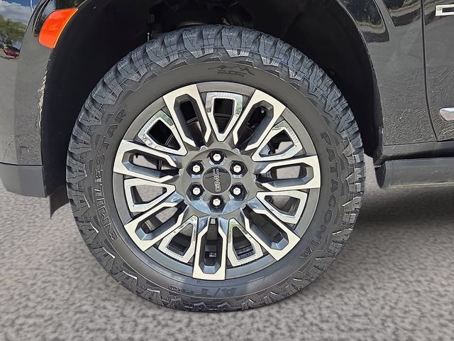 Used 2023 GMC Yukon XL Denali Ultimate AWD/4WD image 9
