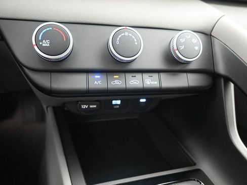 New 2026 Hyundai Elantra SE FWD image 18