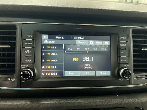 Used 2017 Kia Sedona LX w/ LX Essentials Premium Package image 14