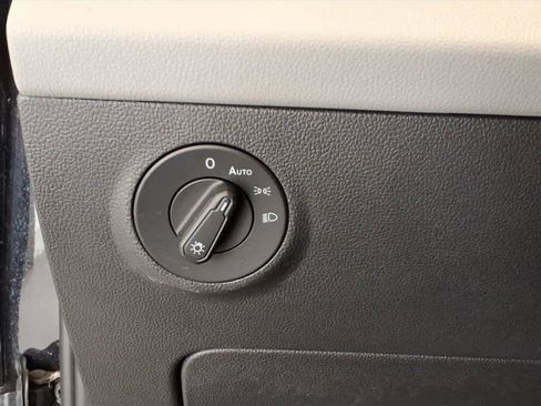 Used 2022 Volkswagen Taos SE image 11