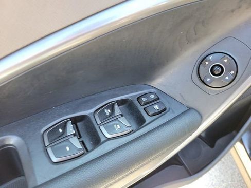 Used 2017 Hyundai Santa Fe SE w/ Ultimate Package FWD image 20