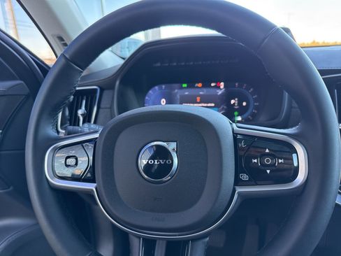 Used 2025 Volvo XC90 B6 Plus image 26