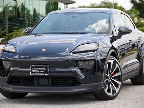 Certified 2025 Porsche Macan 4S Electric AWD/4WD image 26