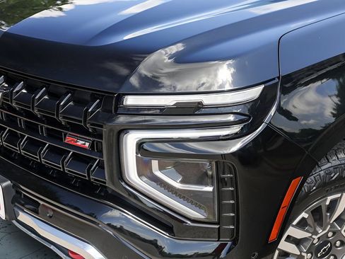 Used 2025 Chevrolet Tahoe Z71 AWD/4WD image 3