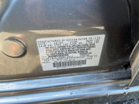 Used 2025 Nissan Versa SV image 9