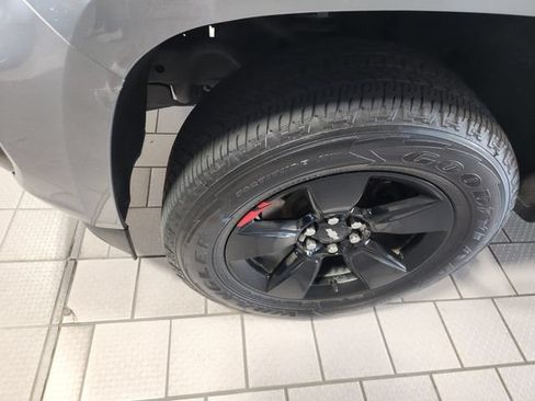 Used 2022 Chevrolet Colorado LT w/ Redline Special Edition RWD image 8