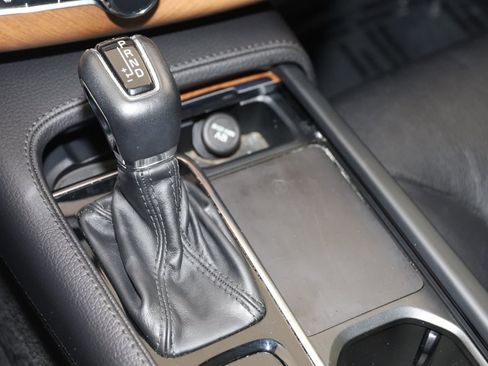 Used 2022 Volvo XC90 T6 Momentum w/ Climate Package image 7