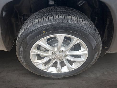 Used 2021 Jeep Cherokee Latitude FWD image 14