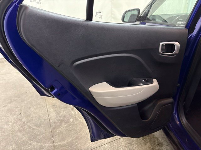 Used 2022 Hyundai Venue SEL FWD image 17