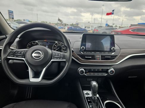 Used 2024 Nissan Altima 2.5 SV FWD image 26