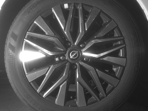 Used 2025 Nissan Altima 2.5 SV FWD image 15