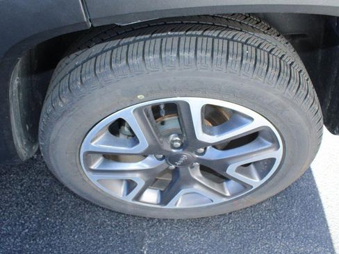 Used 2018 Jeep Renegade Latitude w/ Cold Weather Group image 8