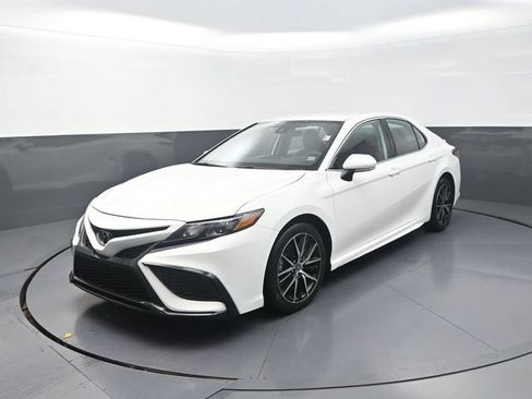 Certified 2024 Toyota Camry SE FWD image 3