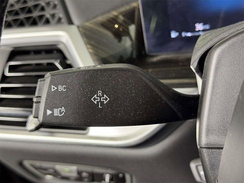 Used 2023 BMW X7 xDrive40i w/ Parking Assistance Package image 21
