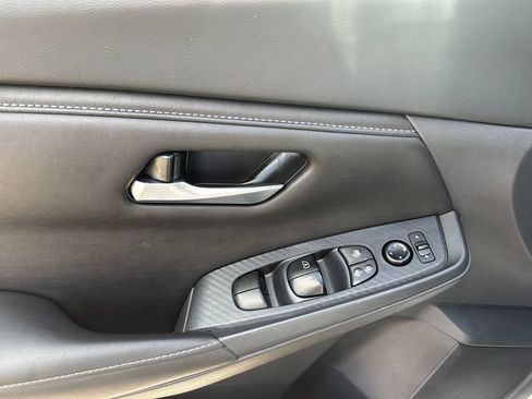 Used 2025 Nissan Sentra SV FWD image 9