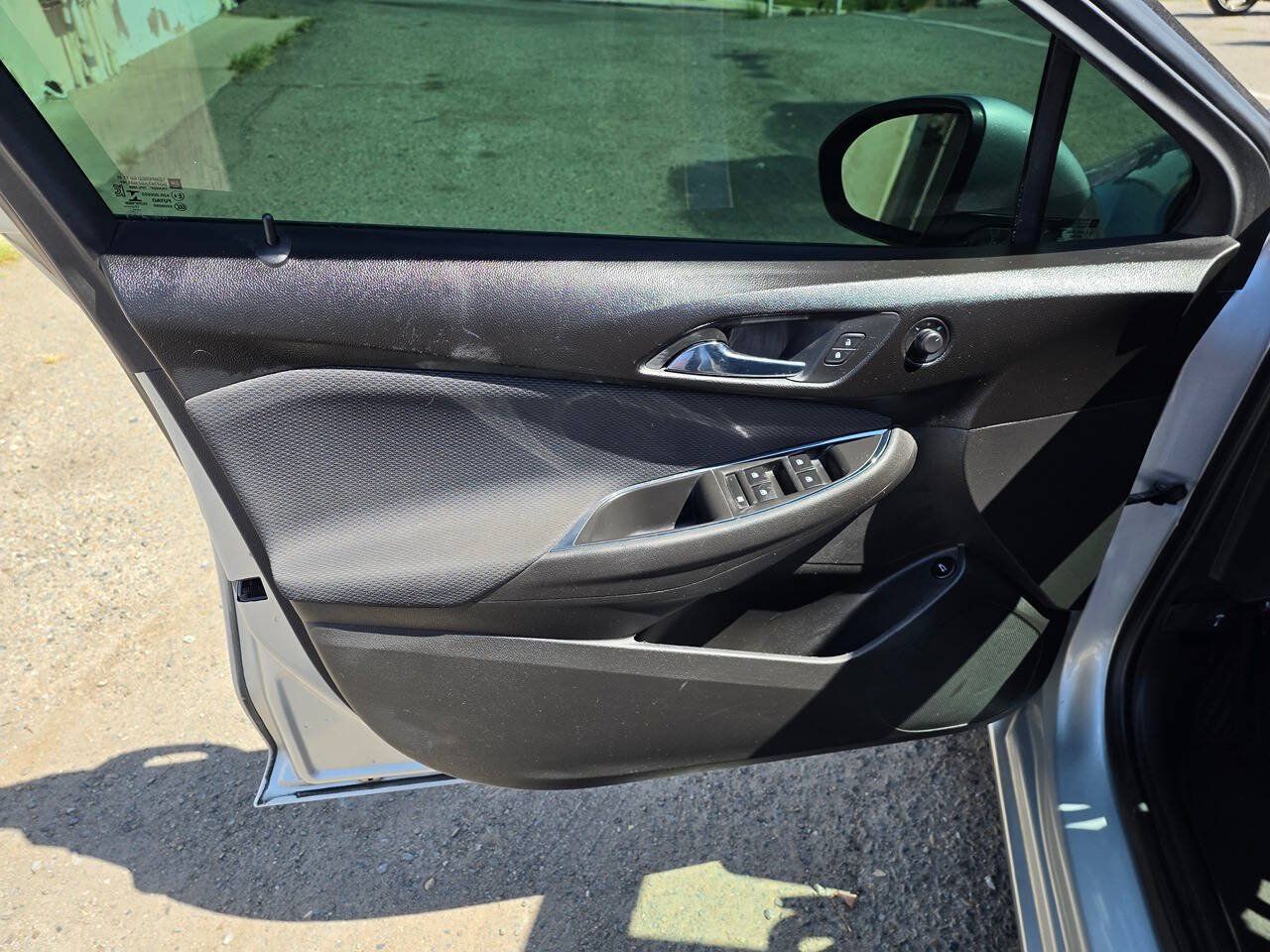 Used 2018 Chevrolet Cruze LS FWD image 19