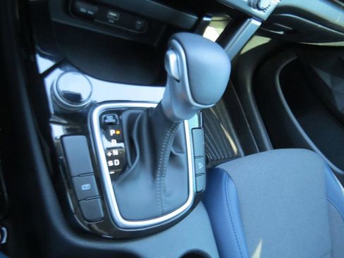 Used 2025 Kia Seltos S FWD image 19