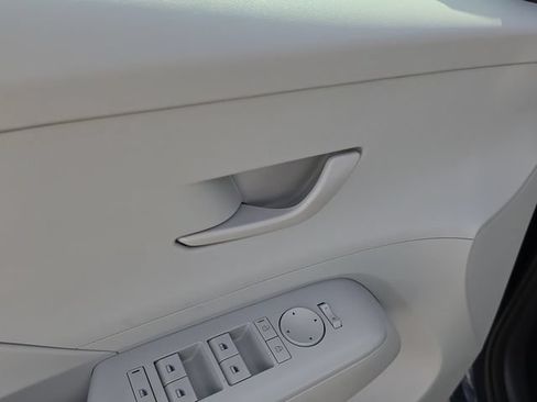 Used 2025 Hyundai Kona SEL FWD image 18
