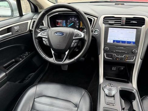 Used 2020 Ford Fusion SEL FWD image 13
