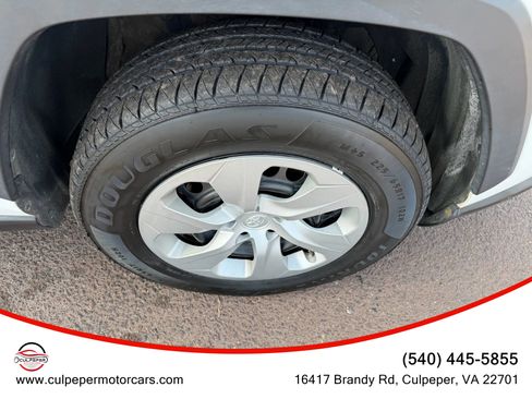 Used 2021 Toyota RAV4 LE image 23