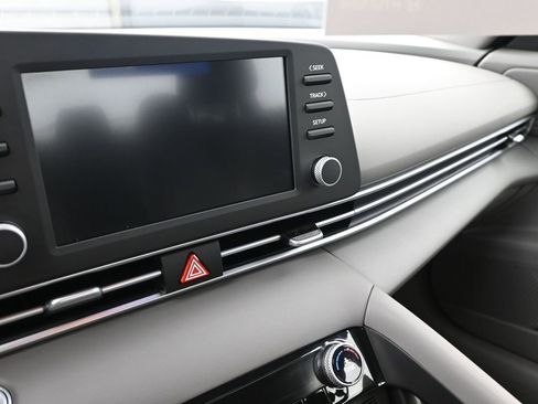 Certified 2025 Hyundai Elantra Sport image 27