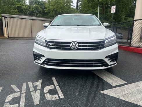 Used 2018 Volkswagen Passat 2.0T R-Line w/ R-Line Lighting Package FWD image 2