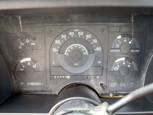 Used 1989 Chevrolet Silverado 1500 2WD Regular Cab image 18