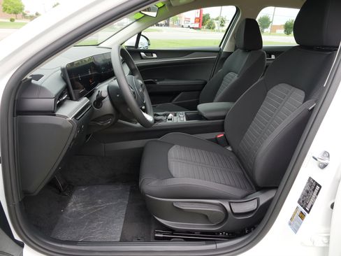 New 2025 Kia K5 LXS image 14