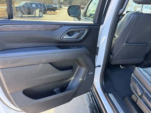 Used 2023 Chevrolet Suburban LT image 27