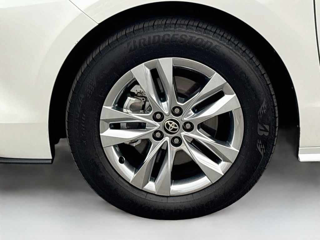 Certified 2026 Toyota Sienna XLE FWD image 29