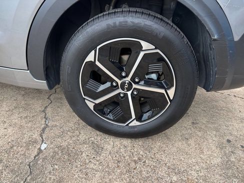 Used 2026 Kia Niro LX FWD image 27