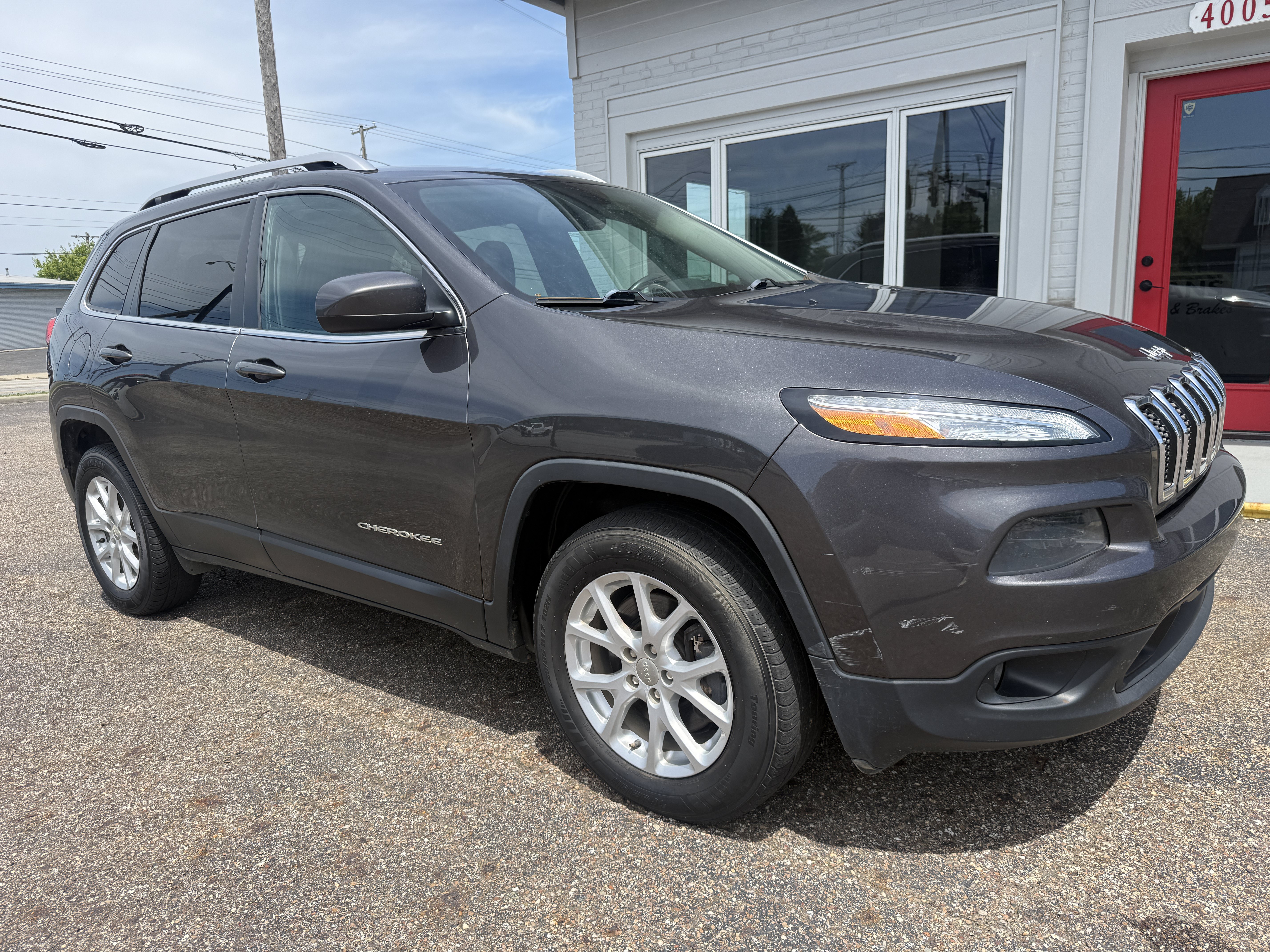 Used 2015 Jeep Cherokee Latitude w/ Cold Weather Group AWD/4WD image 7