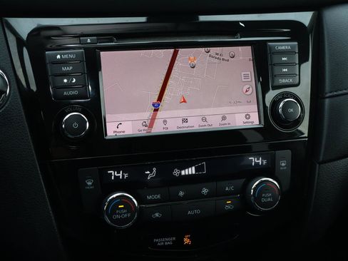 Used 2020 Nissan Rogue SV w/ Premium Package image 25