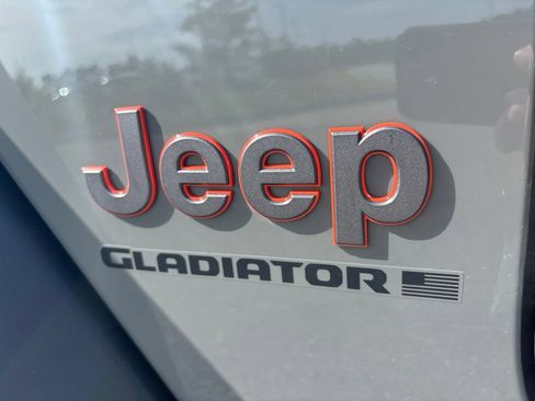 Used 2023 Jeep Gladiator Mojave w/ Cold Weather Group AWD/4WD image 25