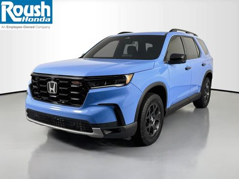 Certified 2025 Honda Pilot TrailSport image 1